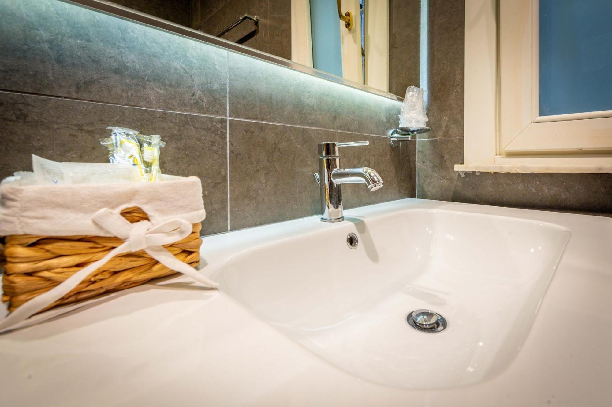 Andenis Tiber House Hotel Rome Bagian luar foto